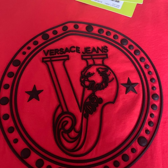 Versace Men’s Red and Black T-Shirt - Picture 2 of 7